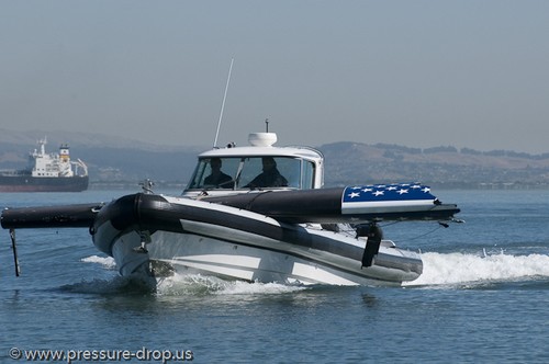 The recovery of US 17 - Oracle Team US - Haulout Pier 80 © Erik Simonson www.pressure-drop.us http://www.pressure-drop.us